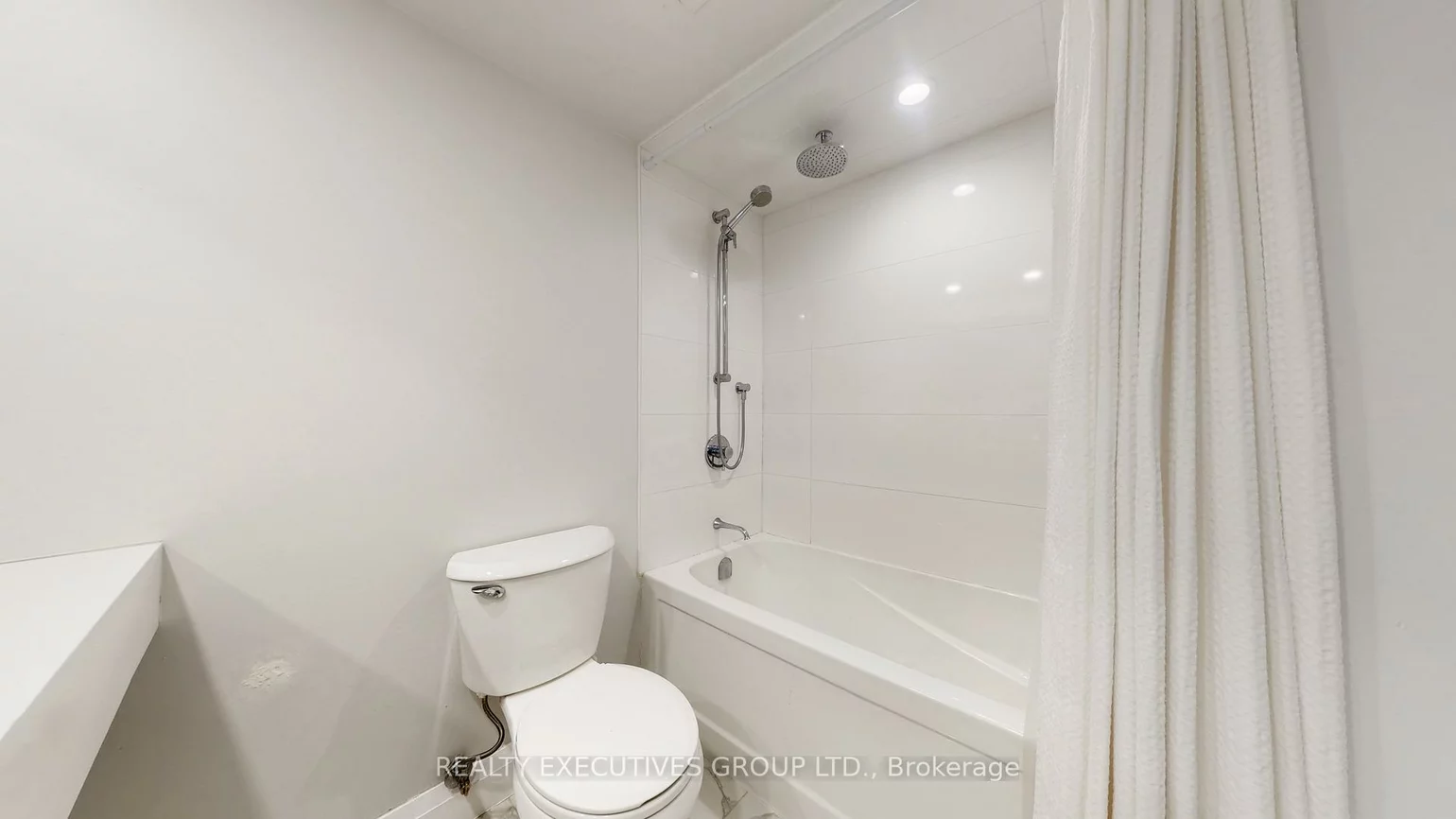 7811, Yonge, Thornhill, Markham