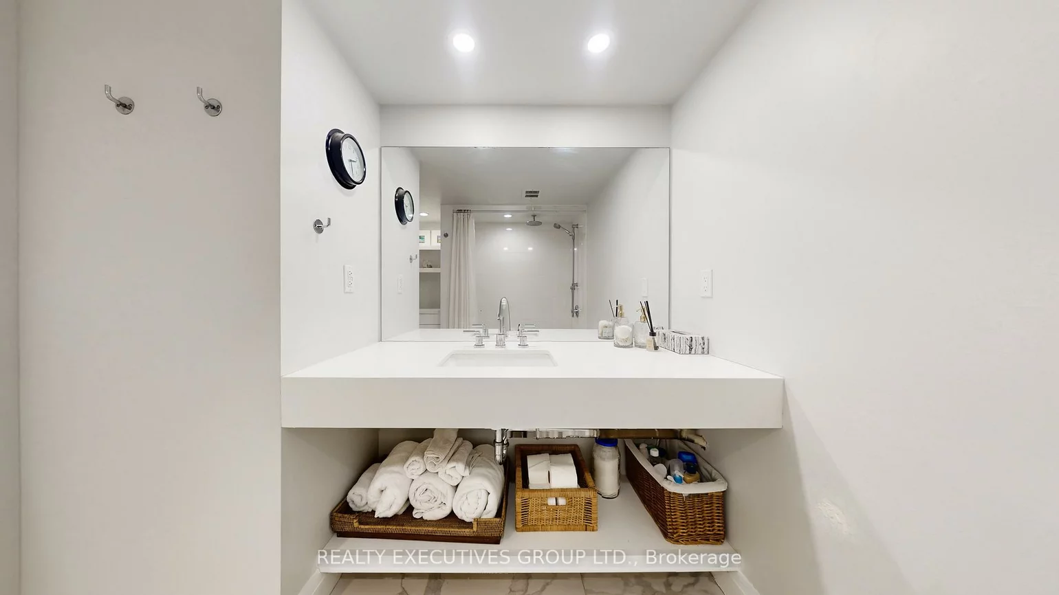 7811, Yonge, Thornhill, Markham