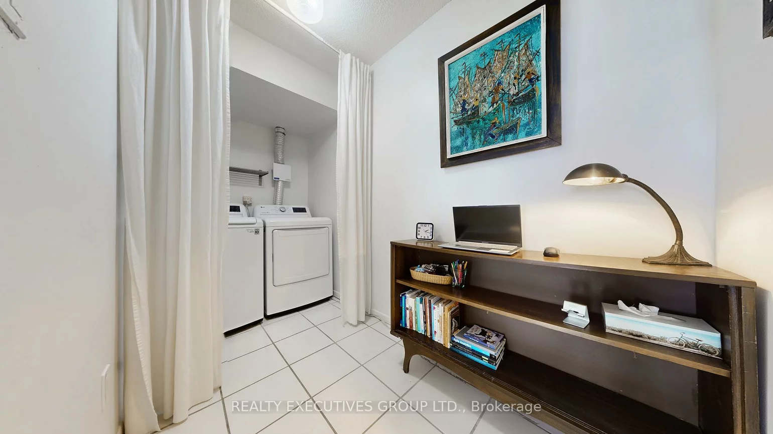 7811, Yonge, Thornhill, Markham