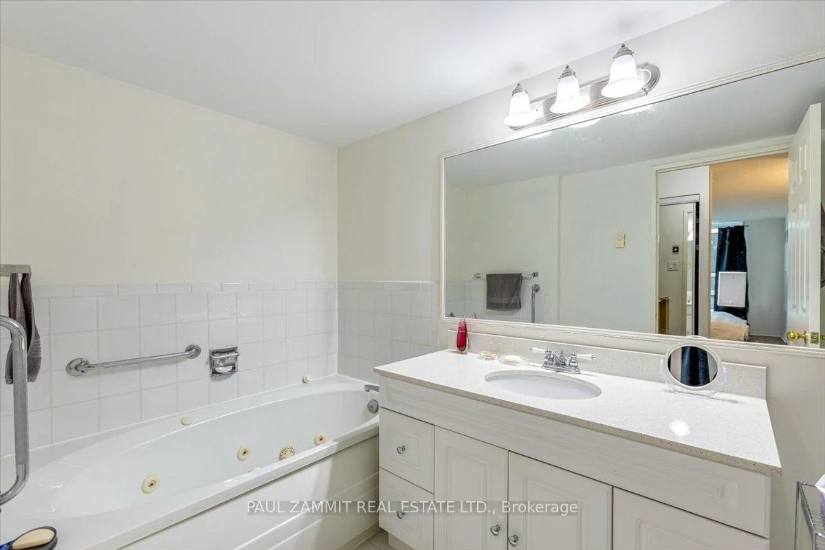 7825, Bayview, Aileen-Willowbrook, Markham