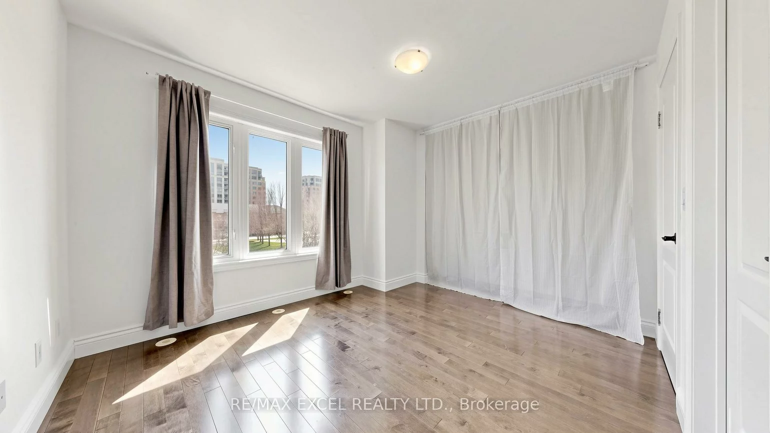 72, Suncrest, Commerce Valley, Markham