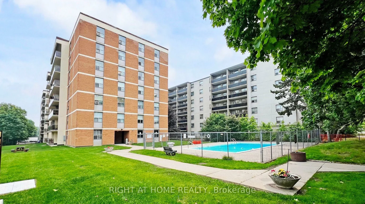 180, Dudley, Thornhill, Markham