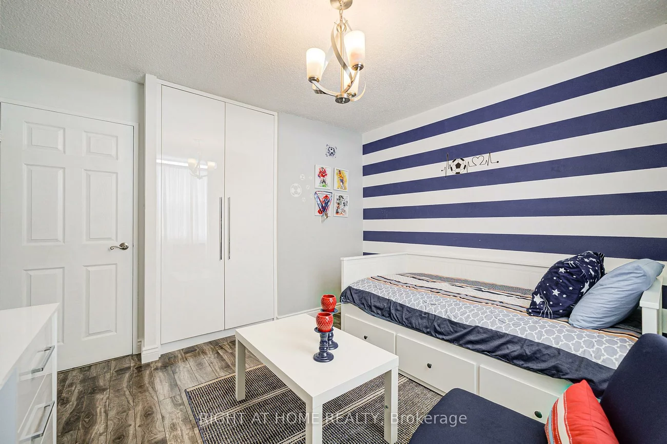 180, Dudley, Thornhill, Markham