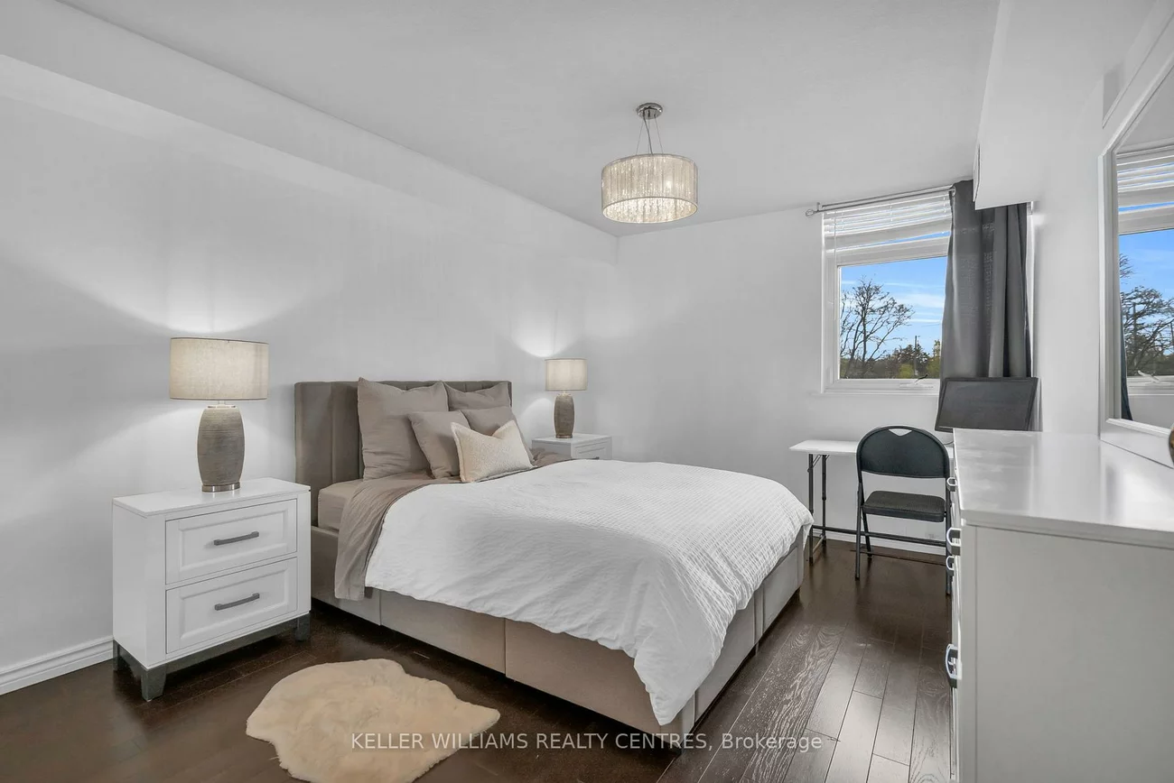 7811, Yonge, Thornhill, Markham