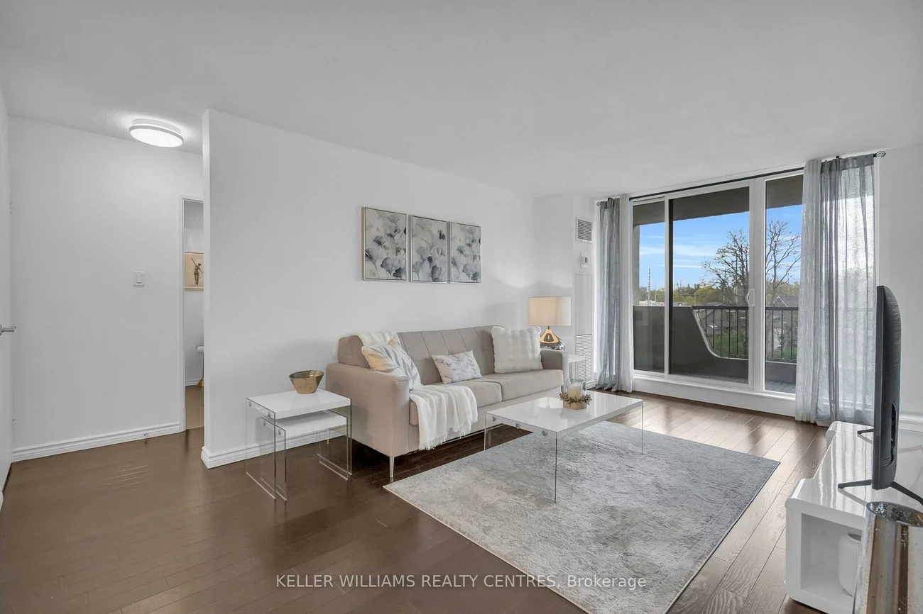 7811, Yonge, Thornhill, Markham