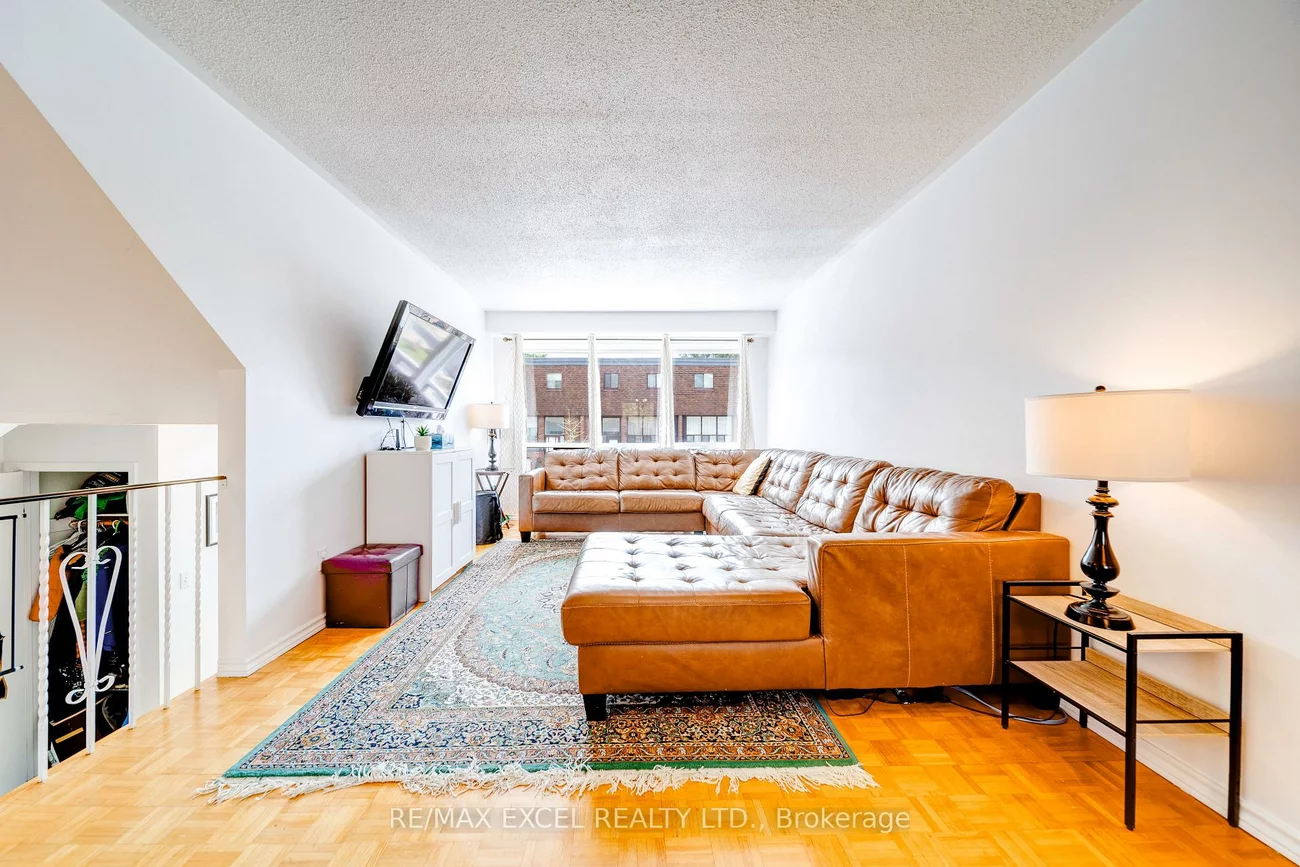 38, Stately, Thornhill, Markham