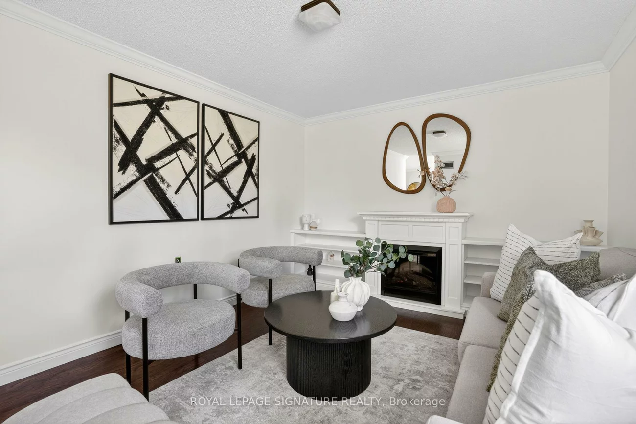 7811, Yonge, Thornhill, Markham