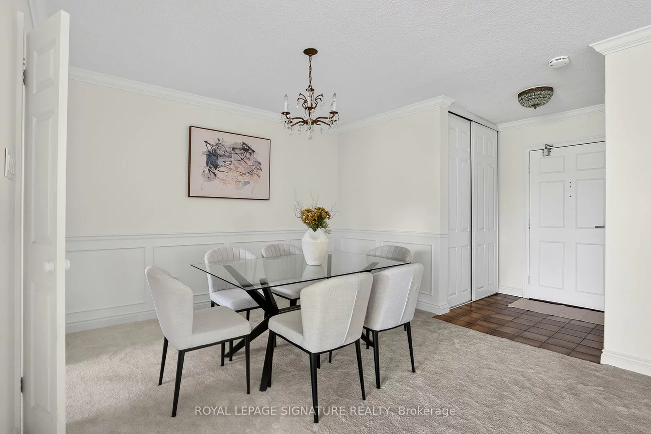 7811, Yonge, Thornhill, Markham