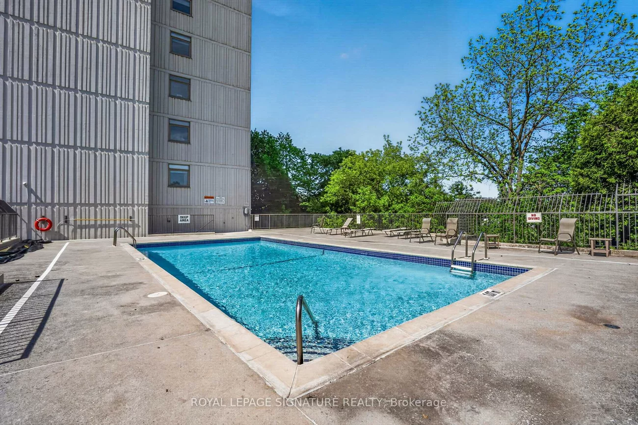 7811, Yonge, Thornhill, Markham