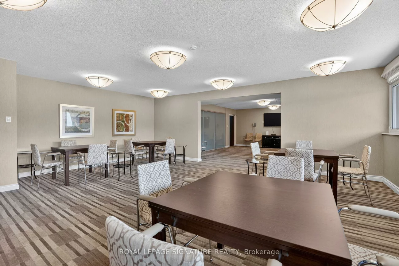 7811, Yonge, Thornhill, Markham