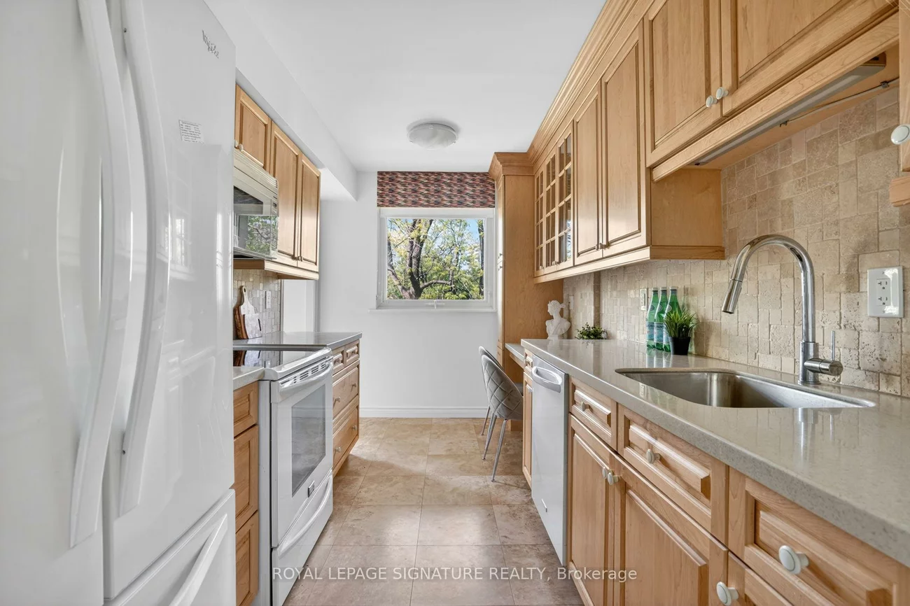 7811, Yonge, Thornhill, Markham