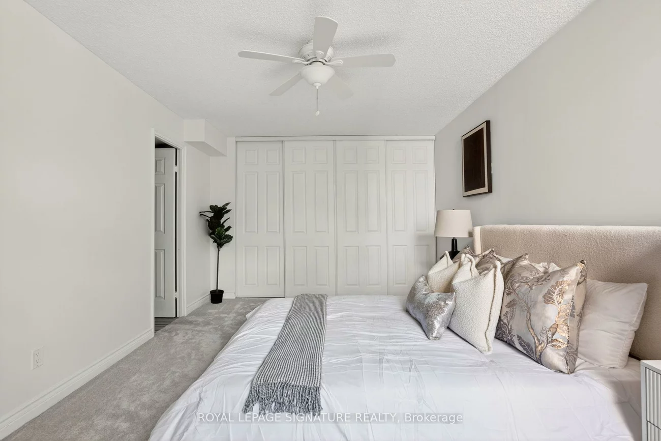 7811, Yonge, Thornhill, Markham