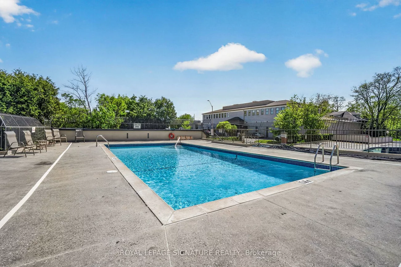 7811, Yonge, Thornhill, Markham
