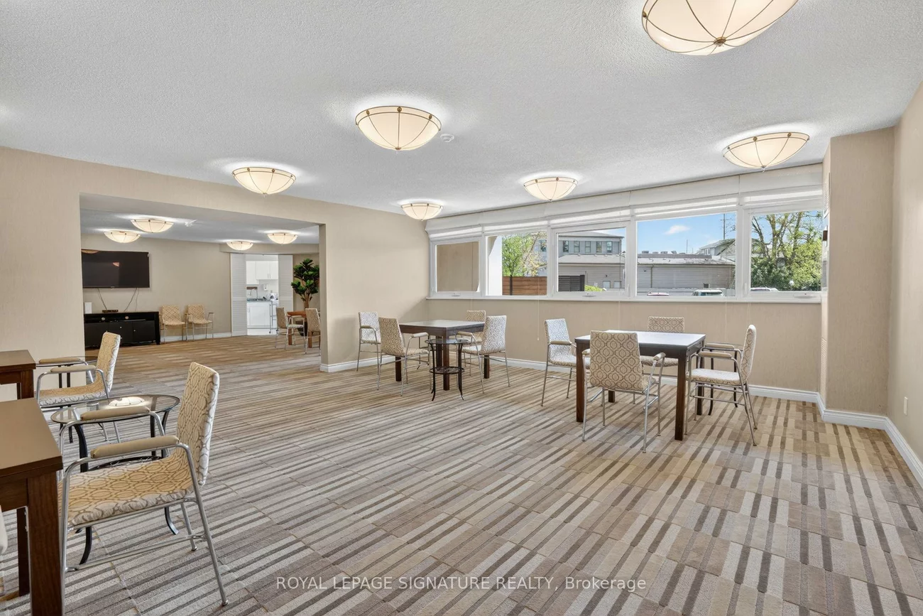 7811, Yonge, Thornhill, Markham