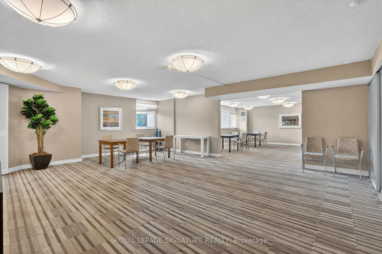 7811, Yonge, Thornhill, Markham