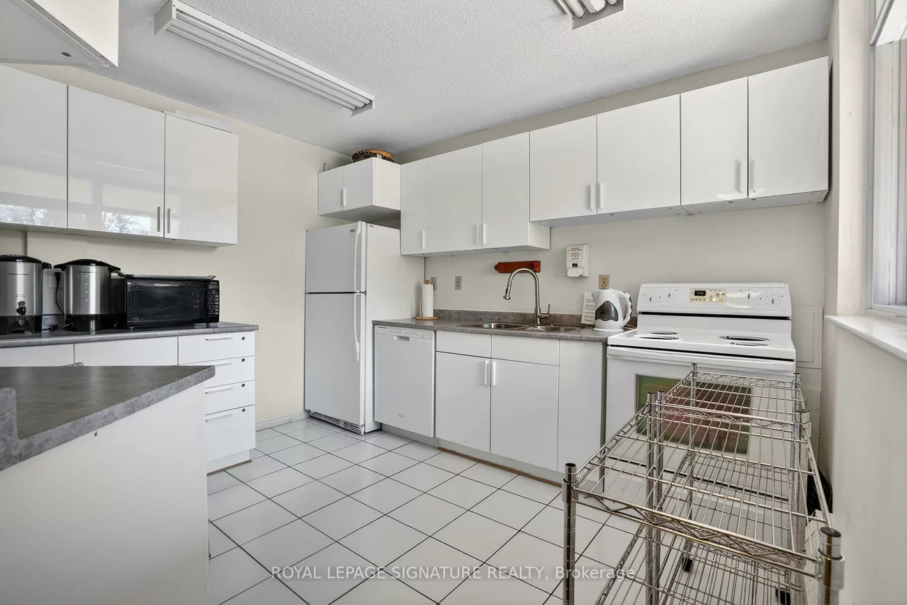 7811, Yonge, Thornhill, Markham