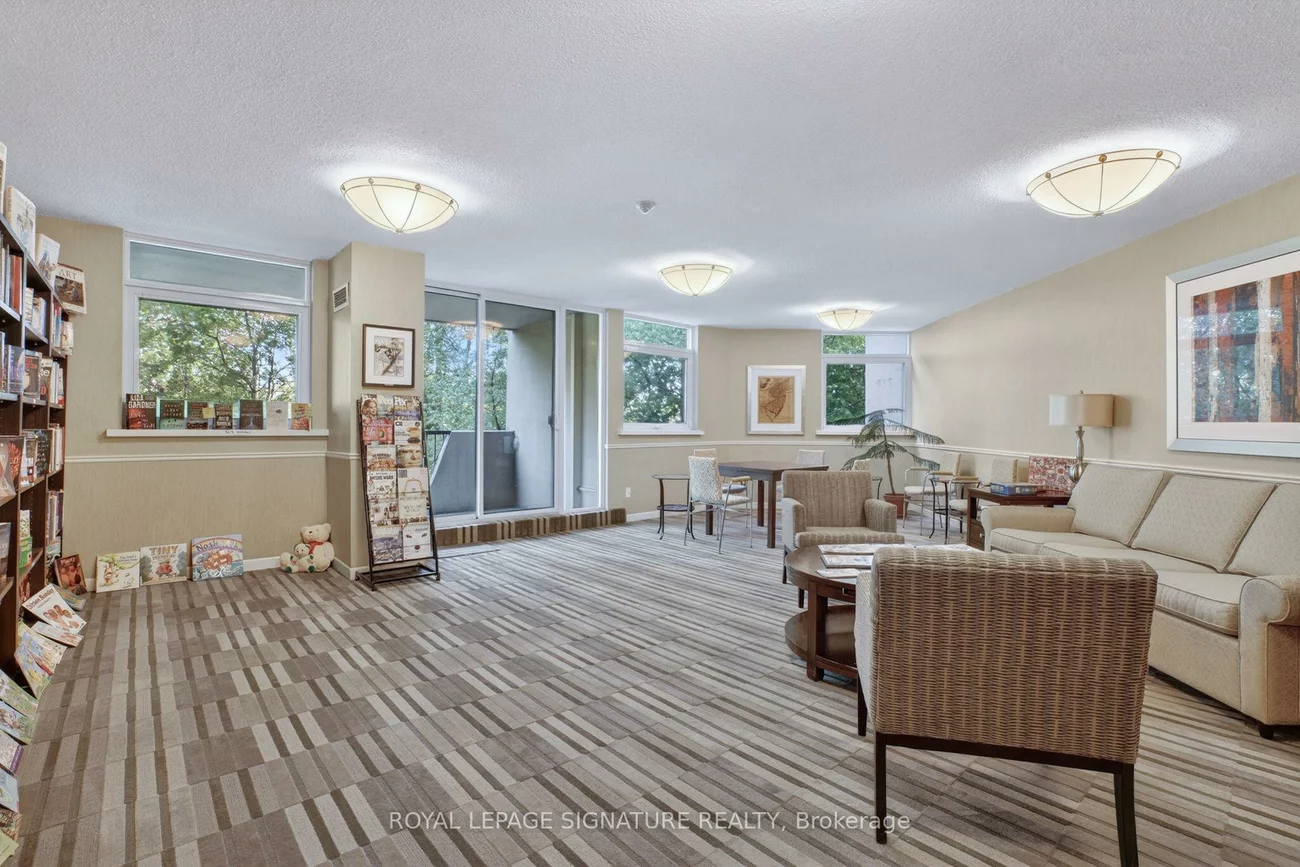 7811, Yonge, Thornhill, Markham