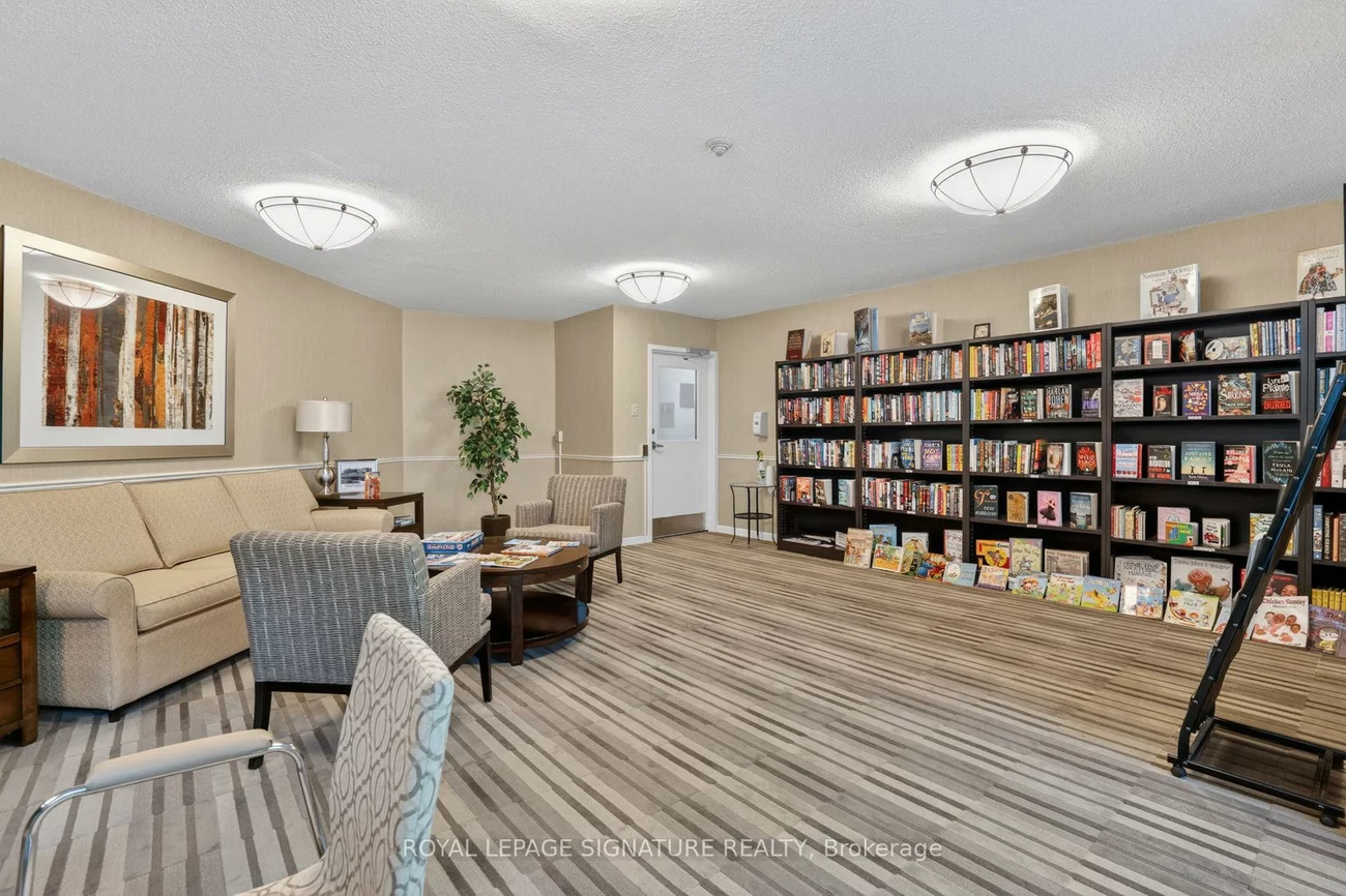 7811, Yonge, Thornhill, Markham