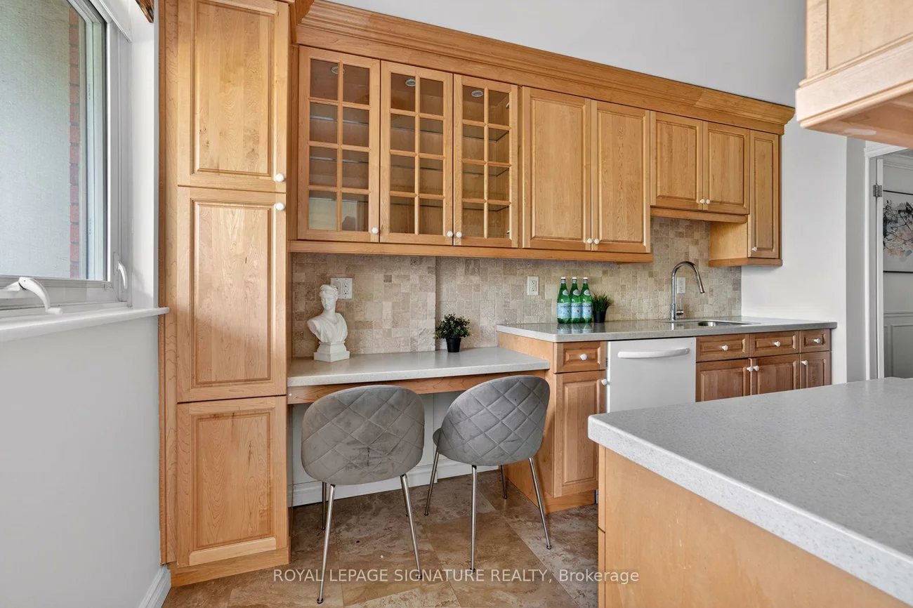7811, Yonge, Thornhill, Markham