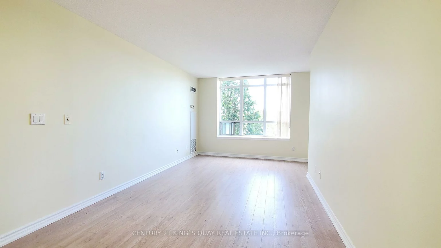 130, Pond, Commerce Valley, Markham