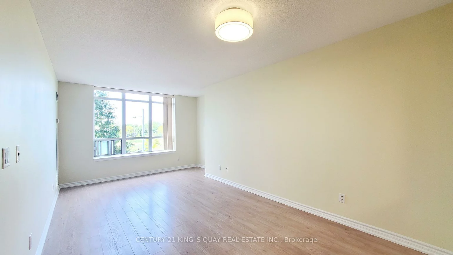 130, Pond, Commerce Valley, Markham