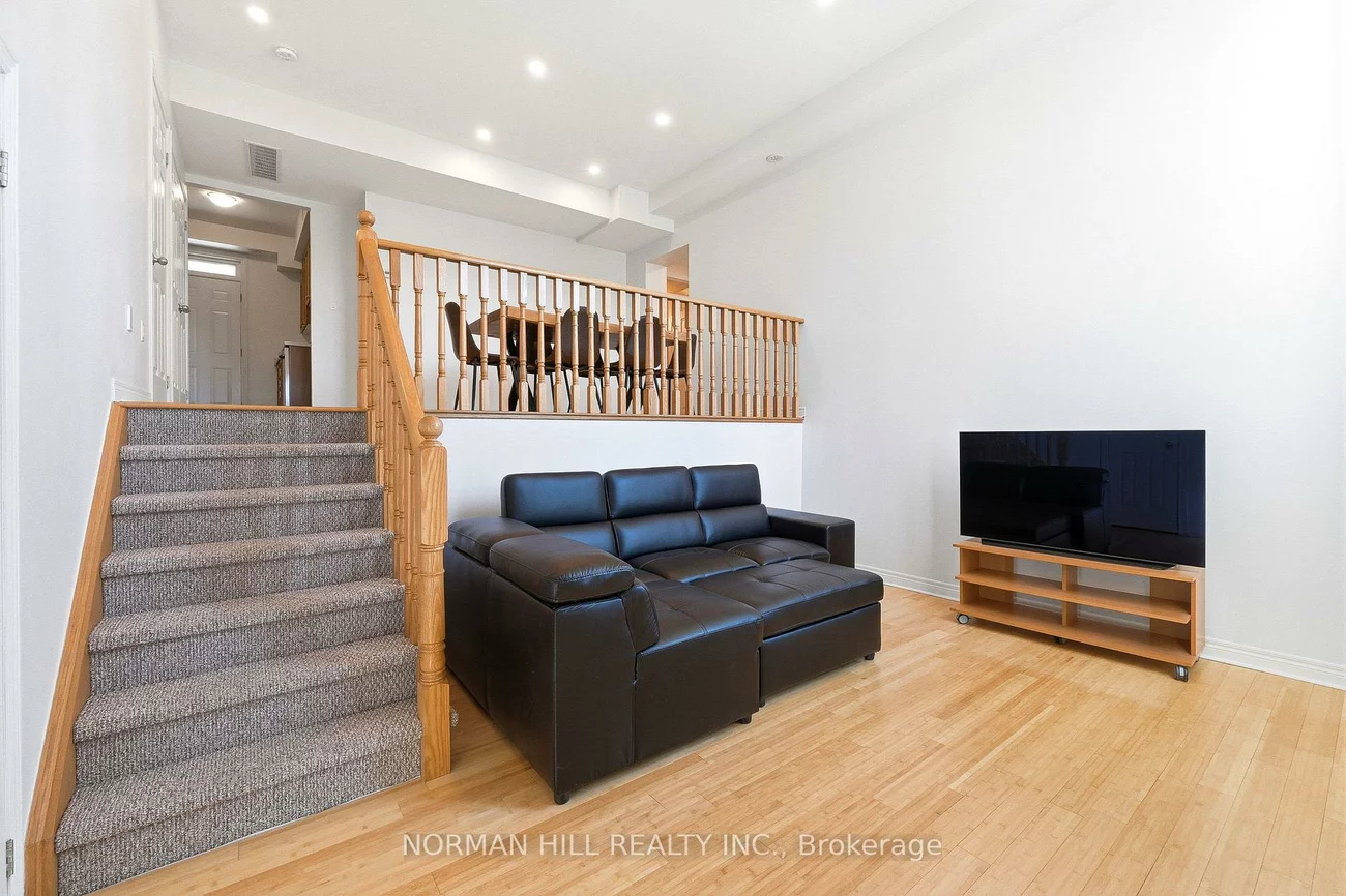 42, Comely, Milliken Mills East, Markham
