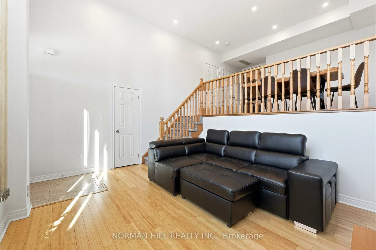 42, Comely, Milliken Mills East, Markham
