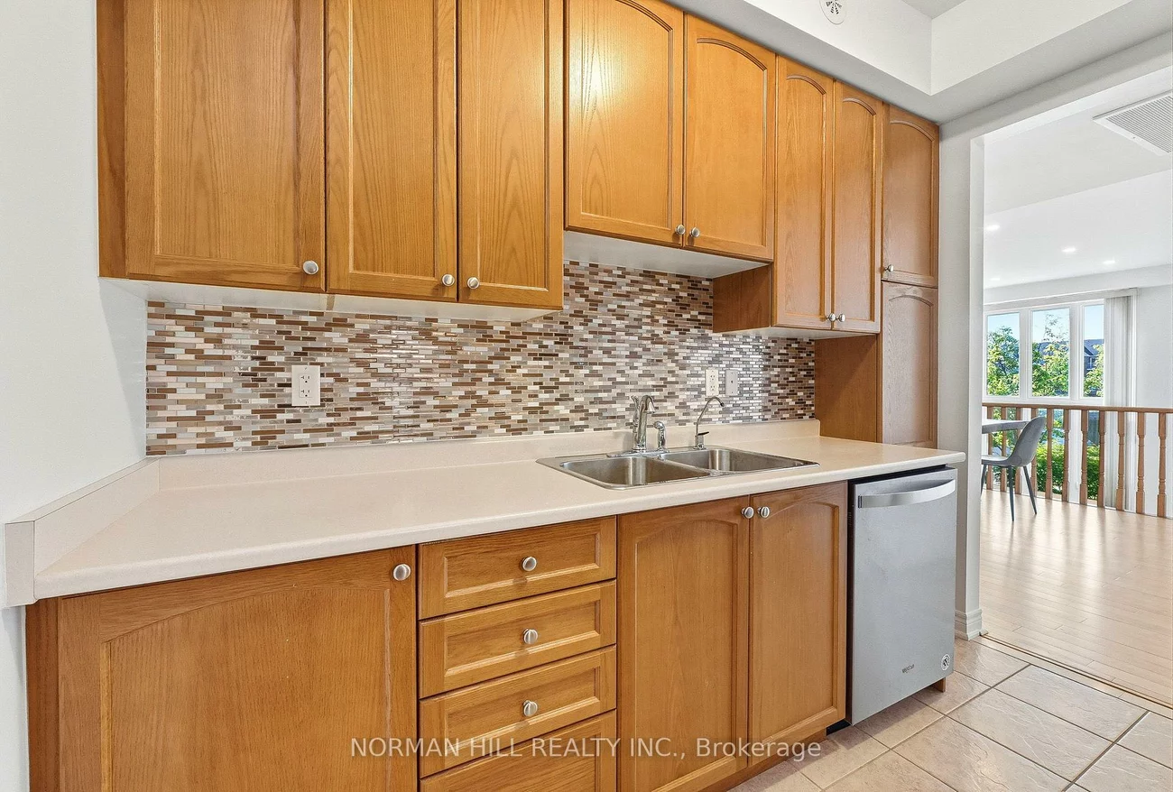 42, Comely, Milliken Mills East, Markham