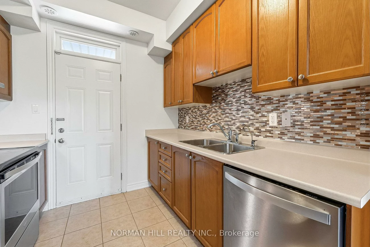 42, Comely, Milliken Mills East, Markham