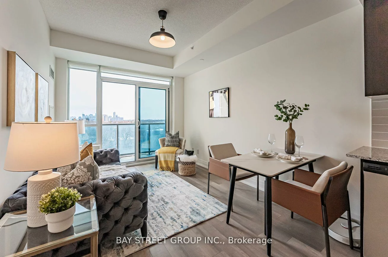7167, Yonge, Thornhill, Markham