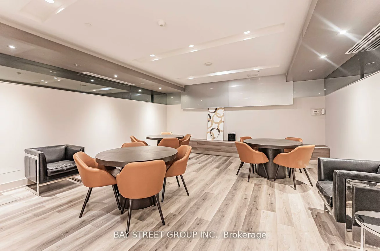 7167, Yonge, Thornhill, Markham