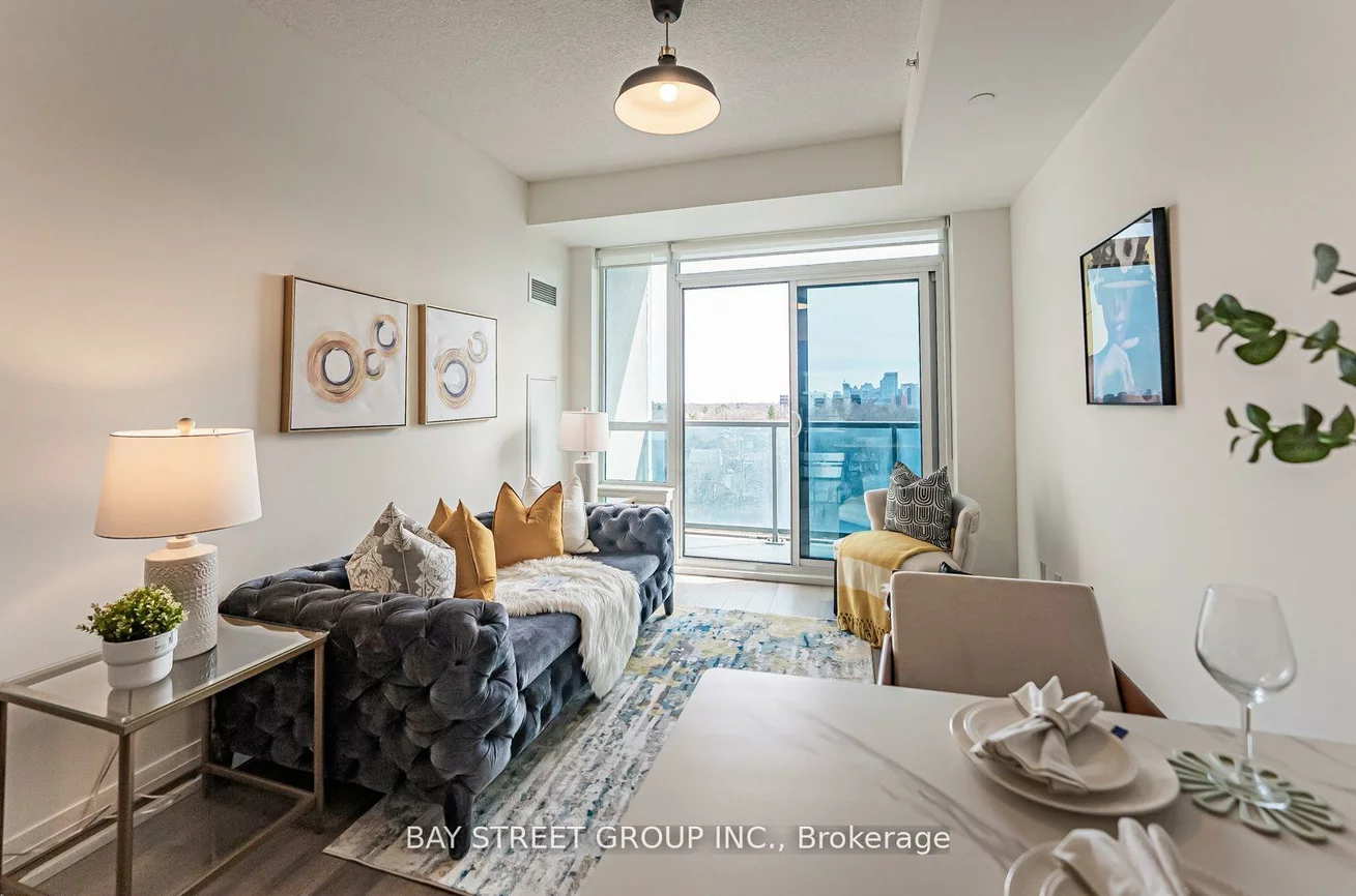 7167, Yonge, Thornhill, Markham