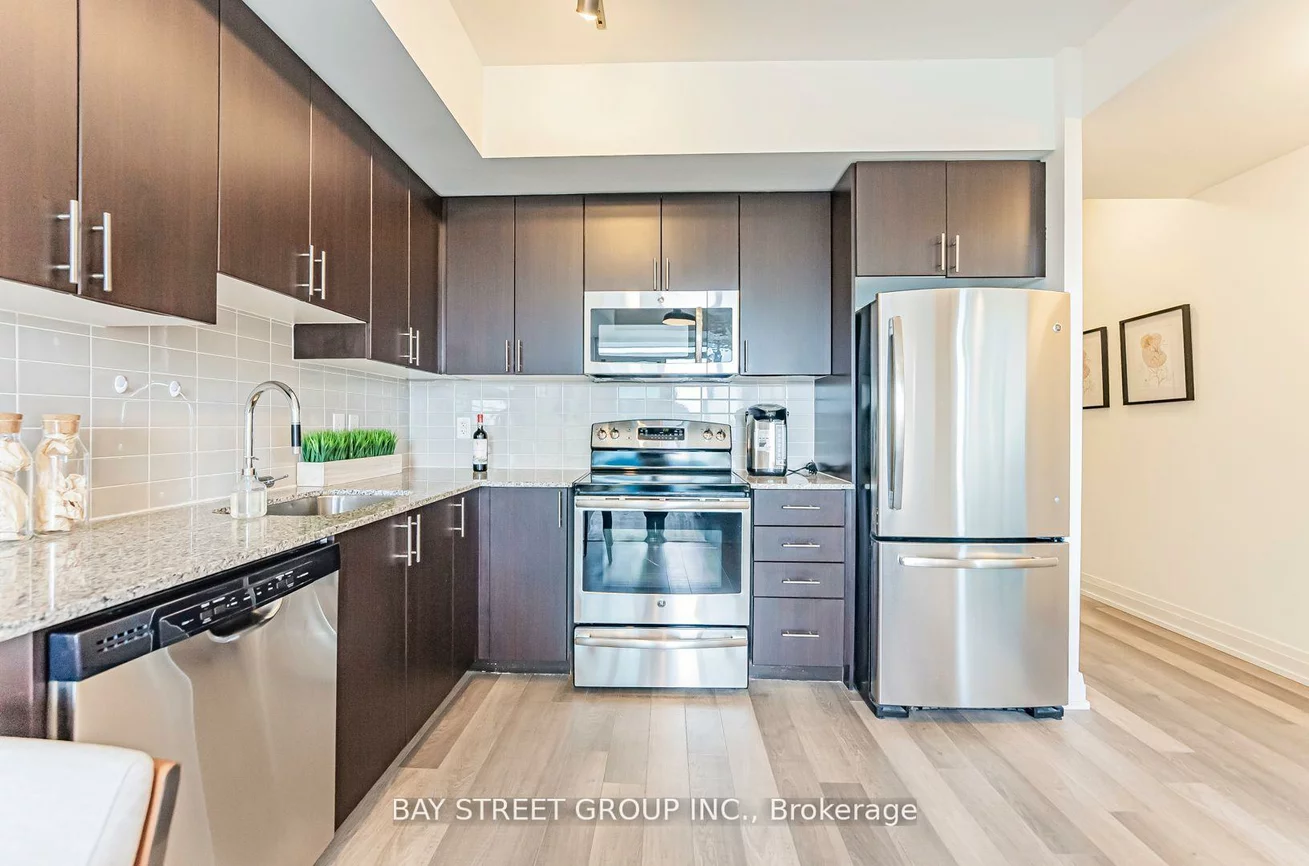 7167, Yonge, Thornhill, Markham