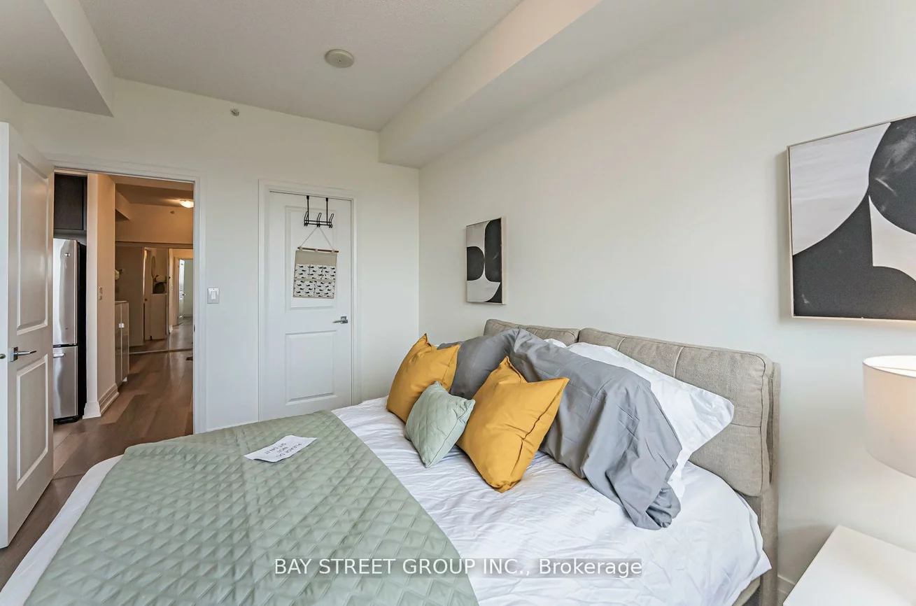 7167, Yonge, Thornhill, Markham