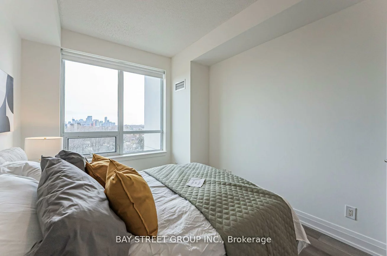 7167, Yonge, Thornhill, Markham