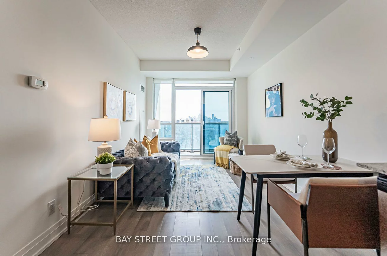 7167, Yonge, Thornhill, Markham