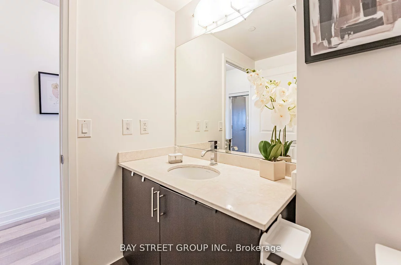 7167, Yonge, Thornhill, Markham