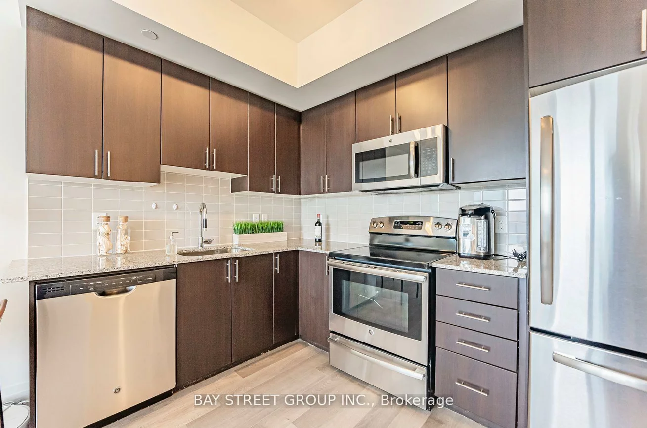 7167, Yonge, Thornhill, Markham