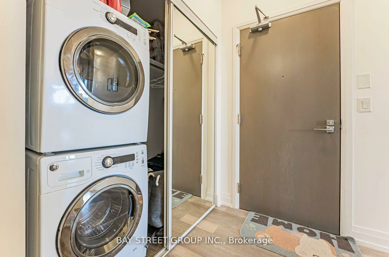 7167, Yonge, Thornhill, Markham