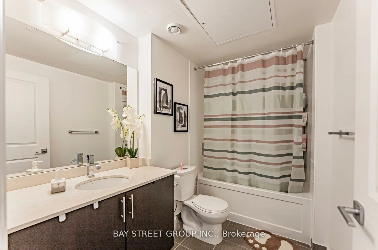 7167, Yonge, Thornhill, Markham