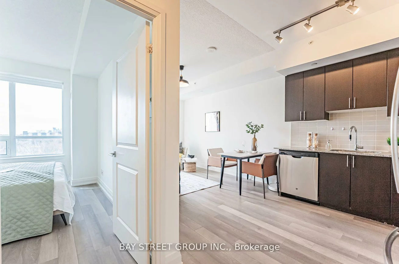 7167, Yonge, Thornhill, Markham