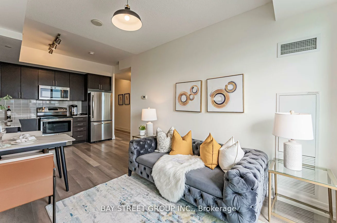 7167, Yonge, Thornhill, Markham