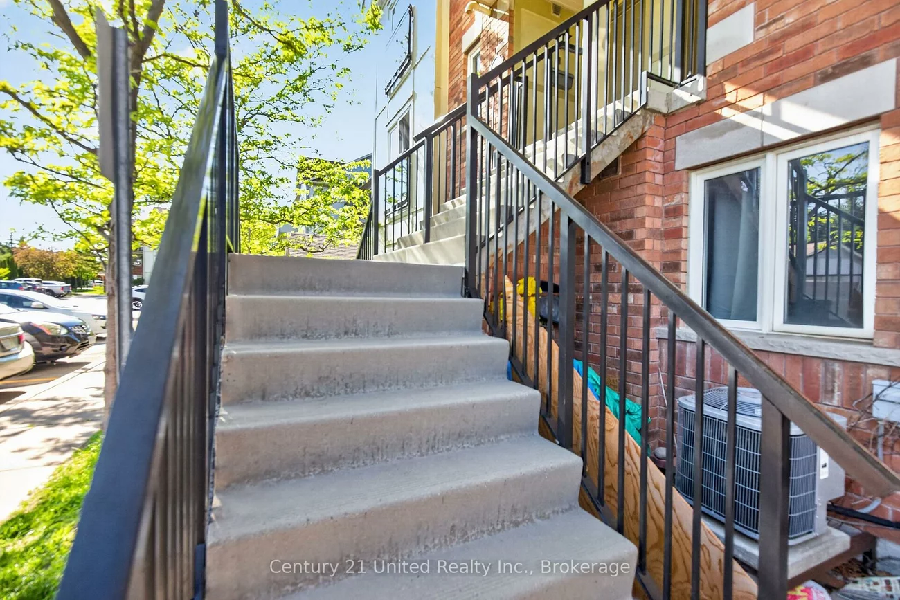 2285, Bur Oak, Greensborough, Markham