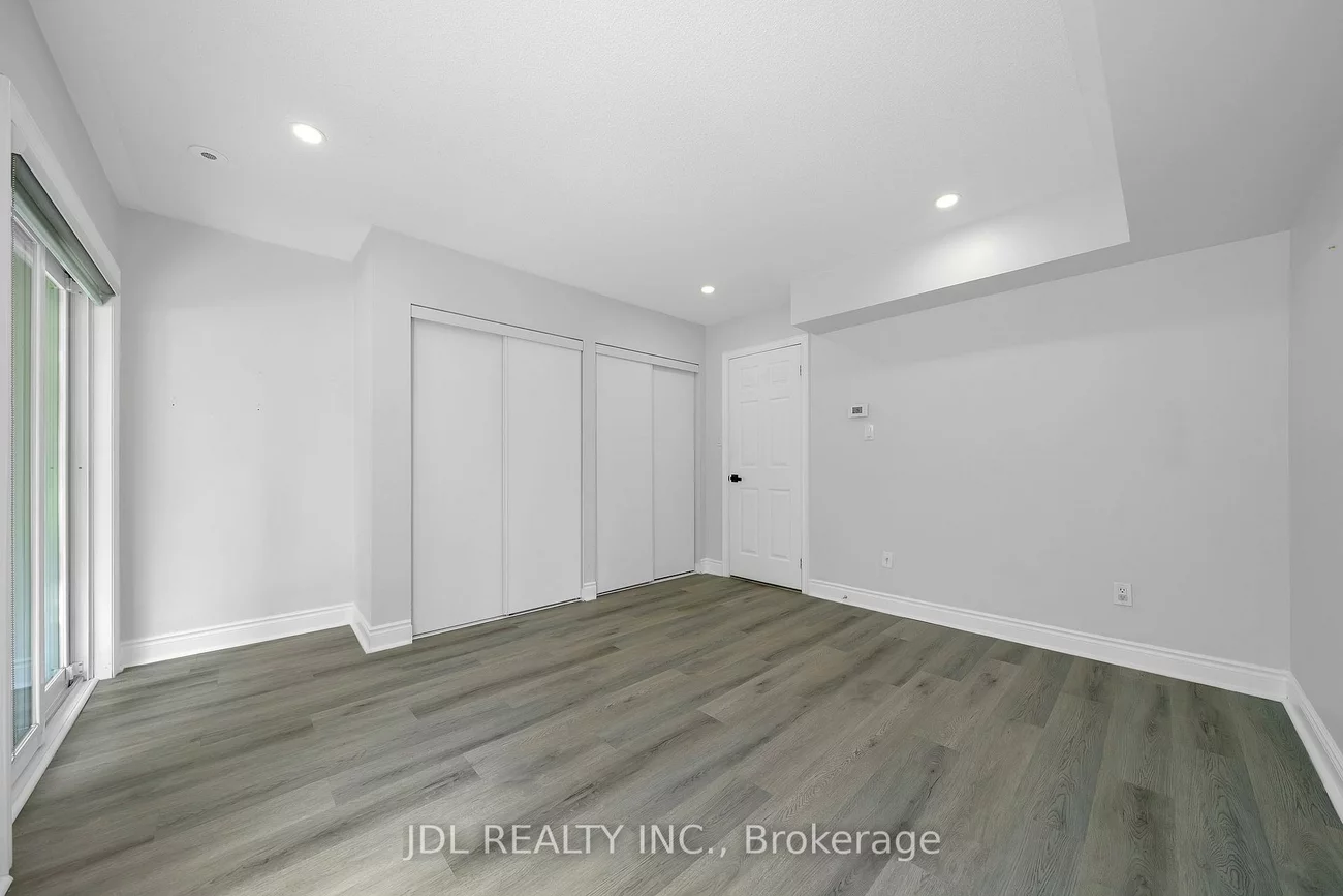 25, Galleria, Commerce Valley, Markham