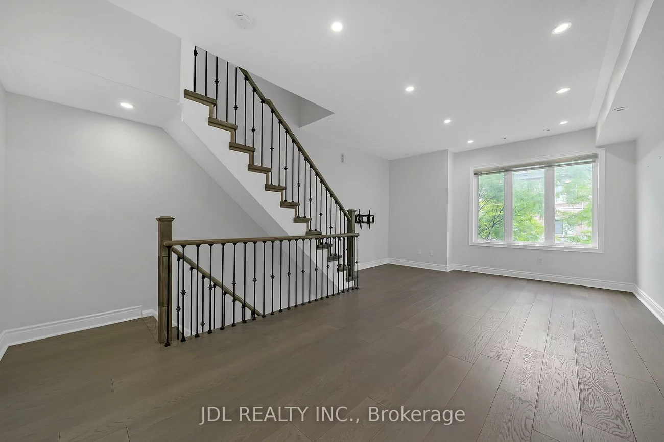 25, Galleria, Commerce Valley, Markham