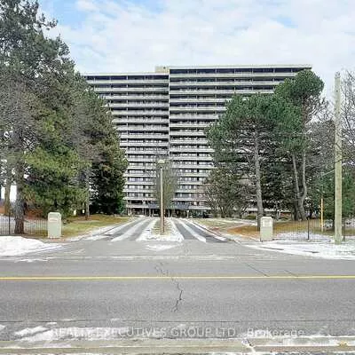 8111, Yonge, Royal Orchard, Markham