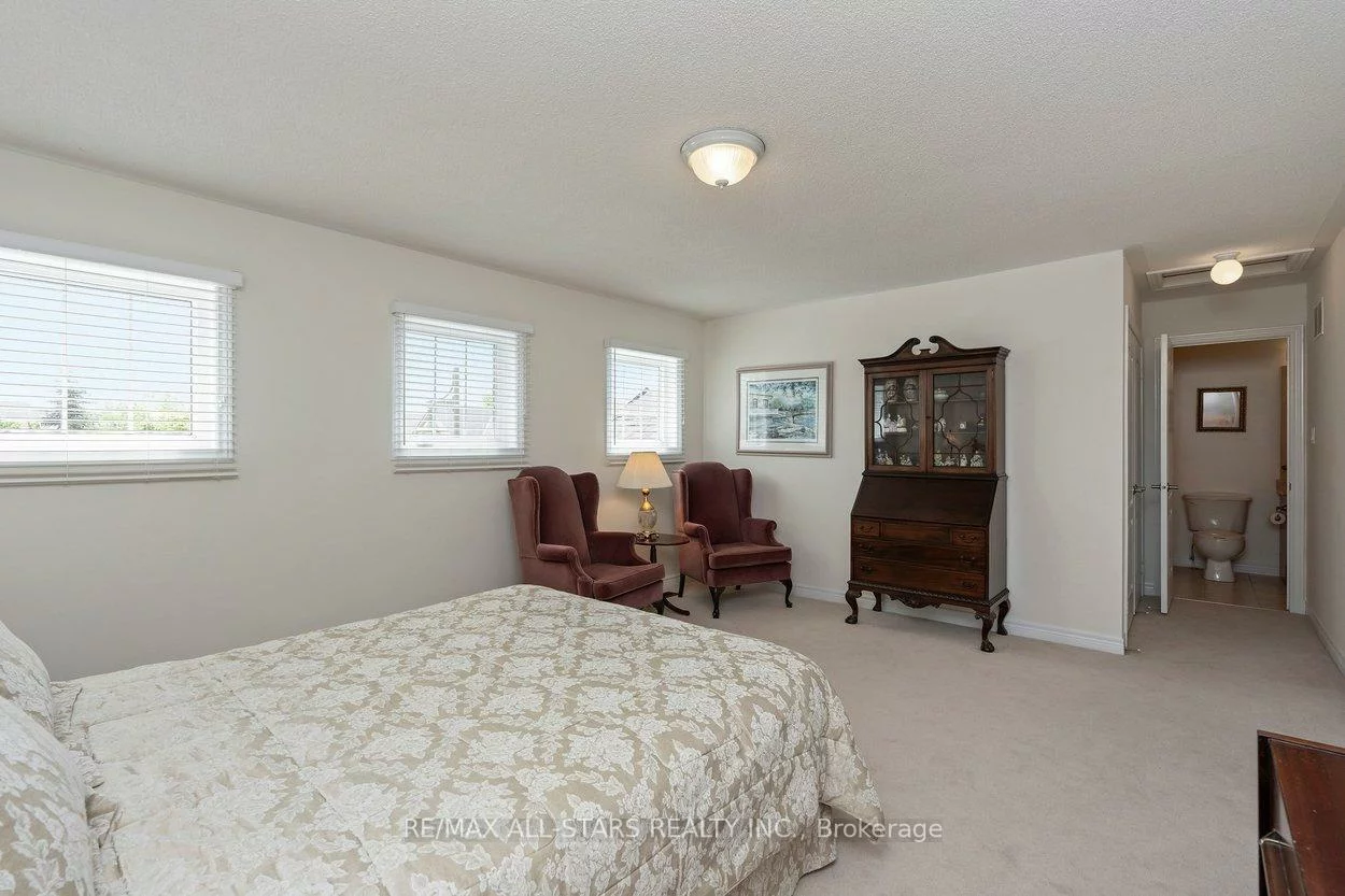 52, Oasis, Greensborough, Markham
