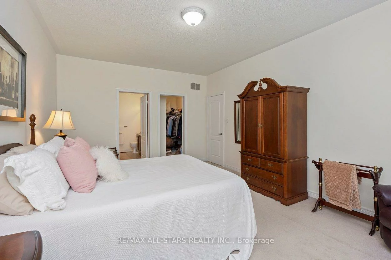 52, Oasis, Greensborough, Markham