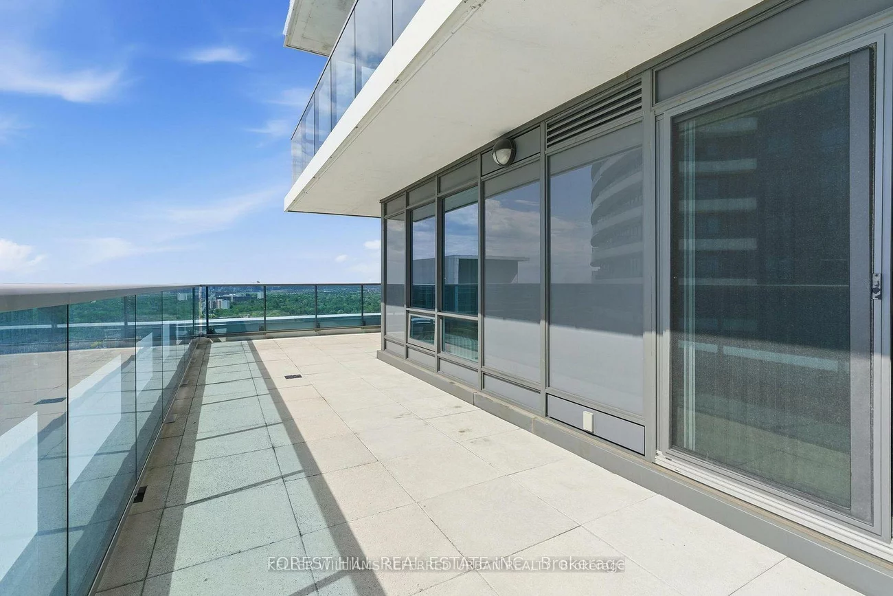 7165, Yonge, Thornhill, Markham