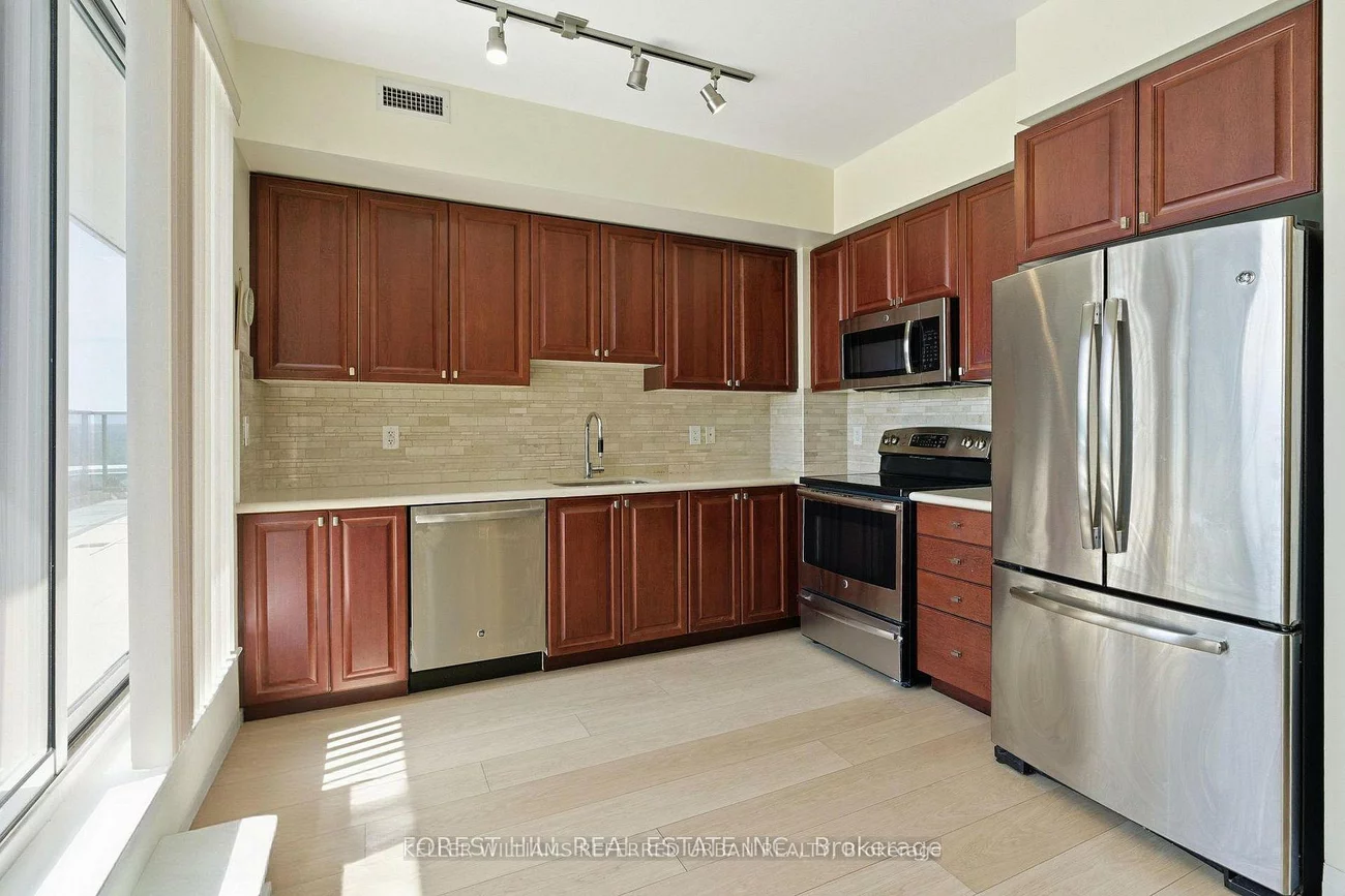 7165, Yonge, Thornhill, Markham